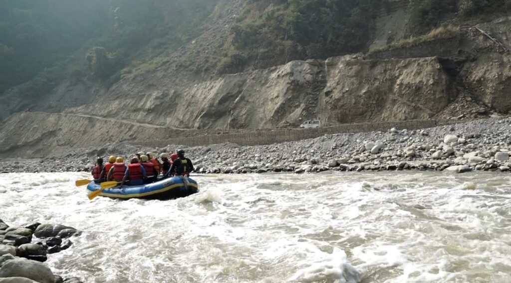 सभ्यता जोगाउँदै पर्यटक बढाउने उद्देश्यले बगुवा खोलामा र्‍याफ्टिङ