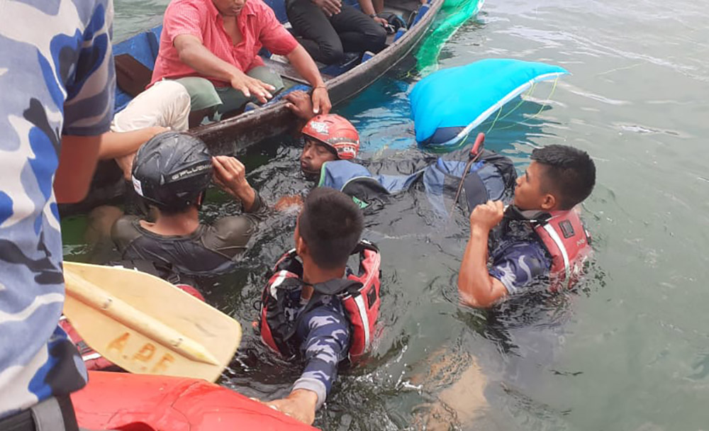 पोखरामा दुई प्याराग्लाइडिङ्ग दुर्घटना, चार जनाको सकुशल उद्धार पोखरामा दुई प्याराग्लाइडिङ्ग दुर्घटना, चार जनाको सकुशल उद्धार