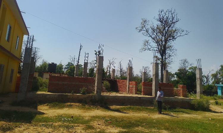 बजेट अभावमा विद्यालय भवन अधुरो