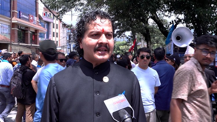 सभामुखले विवेक गुमाए, आन्दोलन रोकिन्न : हरि ढकाल सभामुखले विवेक गुमाए, आन्दोलन रोकिन्न : हरि ढकाल