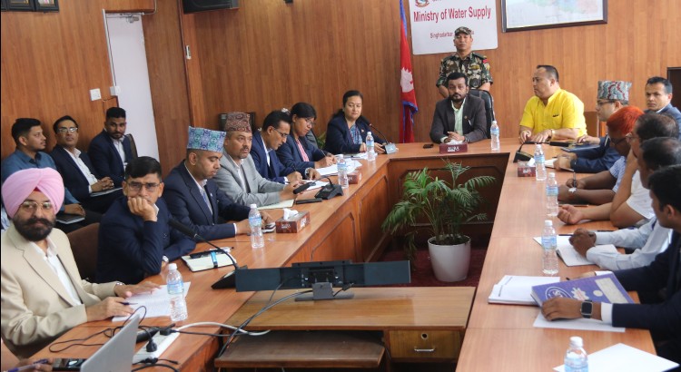 साउन महिनाभित्रै वीरगञ्जमा खानेपानी आयोजनाहरूको टेण्डर आह्वान हुन्छ : मन्त्री यादव साउन महिनाभित्रै वीरगञ्जमा खानेपानी आयोजनाहरूको टेण्डर आह्वान हुन्छ : मन्त्री यादव