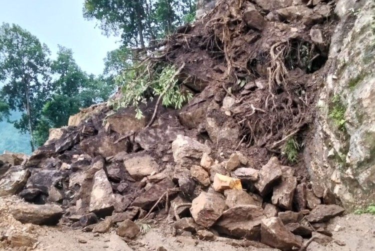 केचना–कञ्चनजङ्घा सडक अवरुद्ध