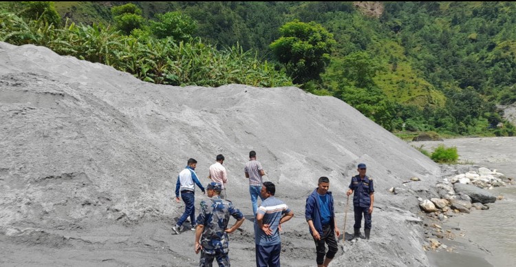 वर्षायाममा पनि कालीगण्डकीमा अवैध दोहन