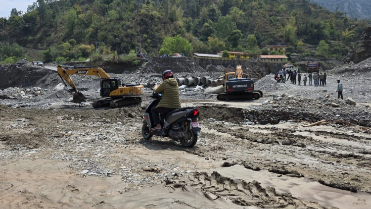 थिलथिलिएको बिपी राजमार्गमा कहिलेसम्म कठिनाइपूर्ण यात्रा ?