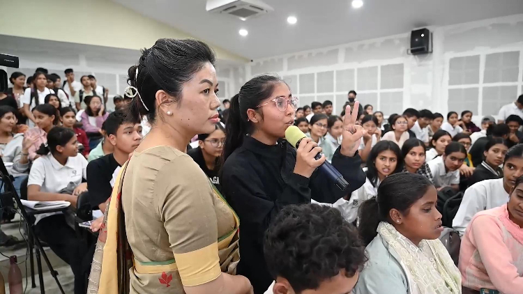 ‘हेल्लो गृष्मा, तिम्रो एसइई कस्तो हुँदै छ ?’